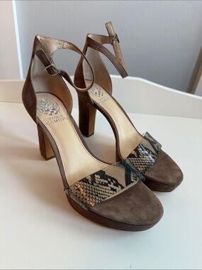 Vince Camuto Sathina Platform Suede Platform sandals